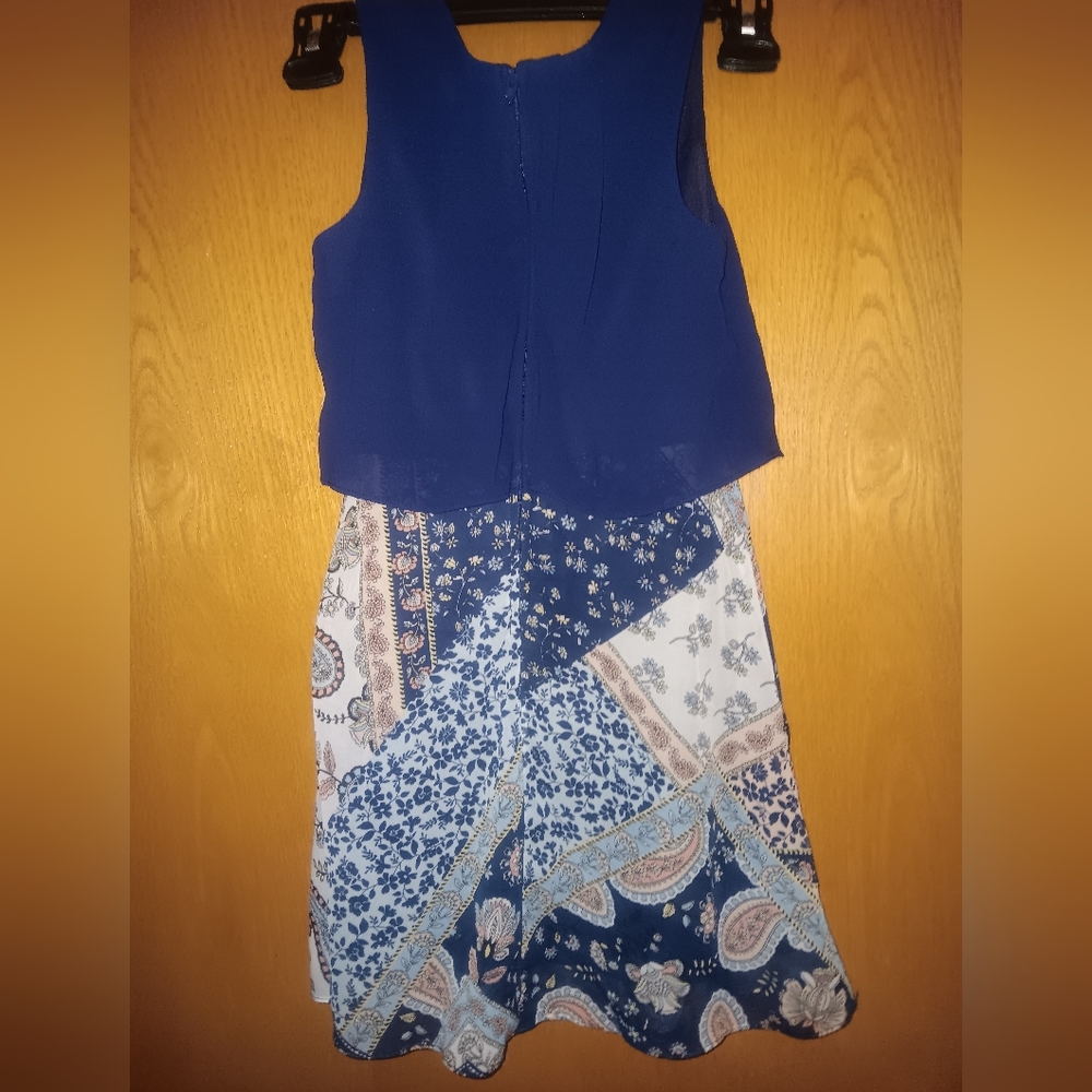 Girls size 7, IZ Girl handkerchief dress - Picture 2 of 3